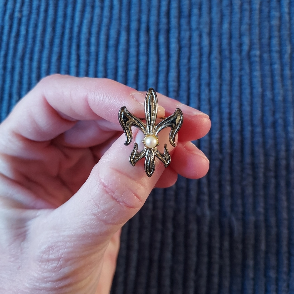 Vintage 1930s 1940s Collection of Five Brooches, Costume Jewelry - Picture 8 of 10